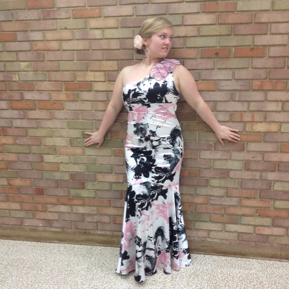 One-Shoulder Mermaid Silhouette Prom Dress